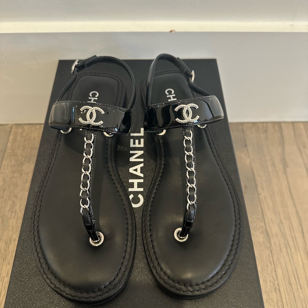 Authentic Chanel Slingback thong sandals. WORN ONCE Size 39